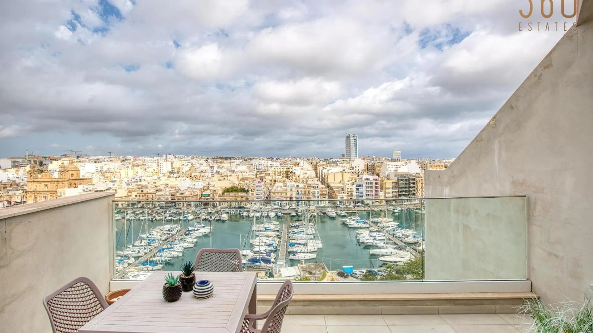 Apartment 2Br Penthouse With Views Overlooking Pieta Marina By 360 Estates